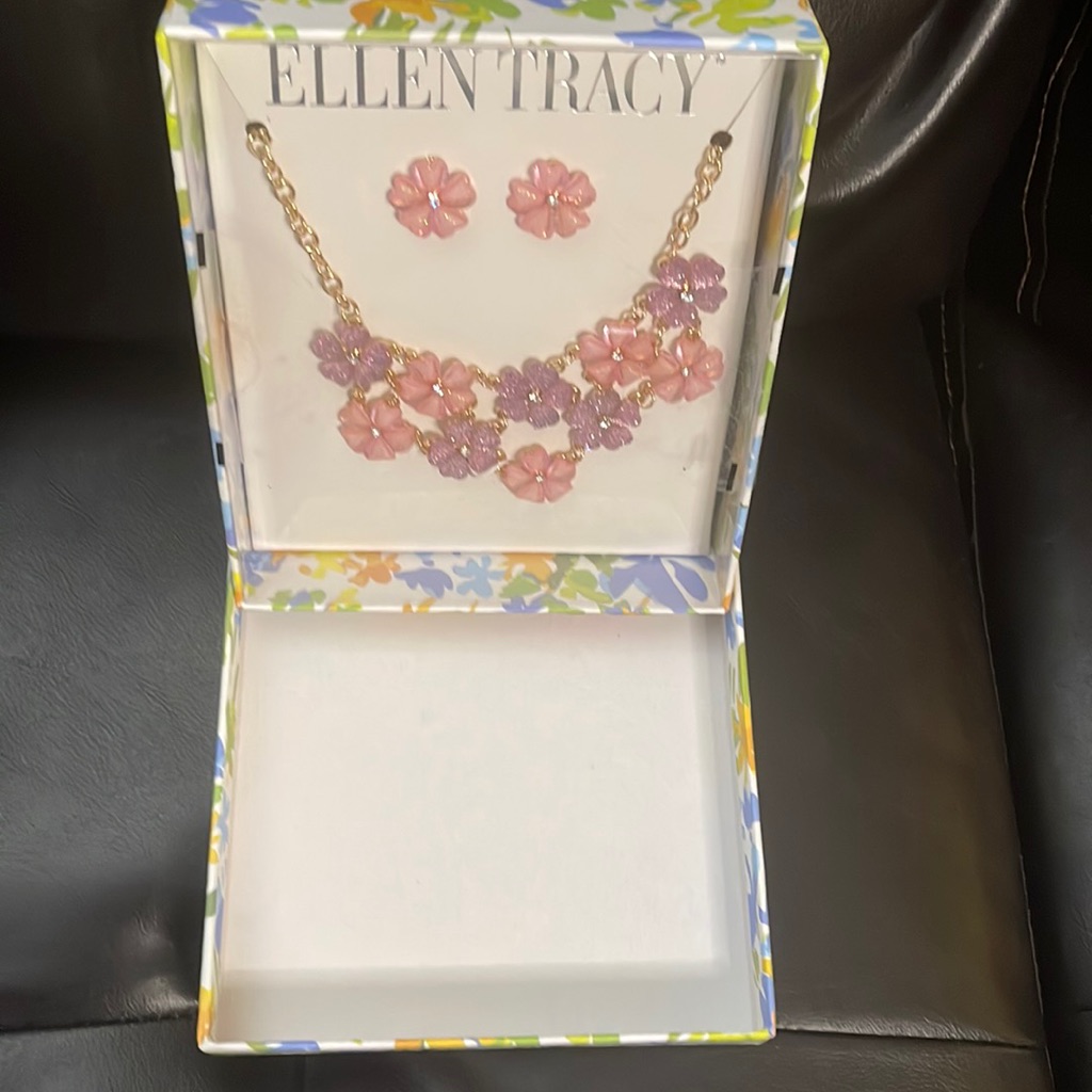 Brand New Ellen Tracy Floral Earring And Necklace Set